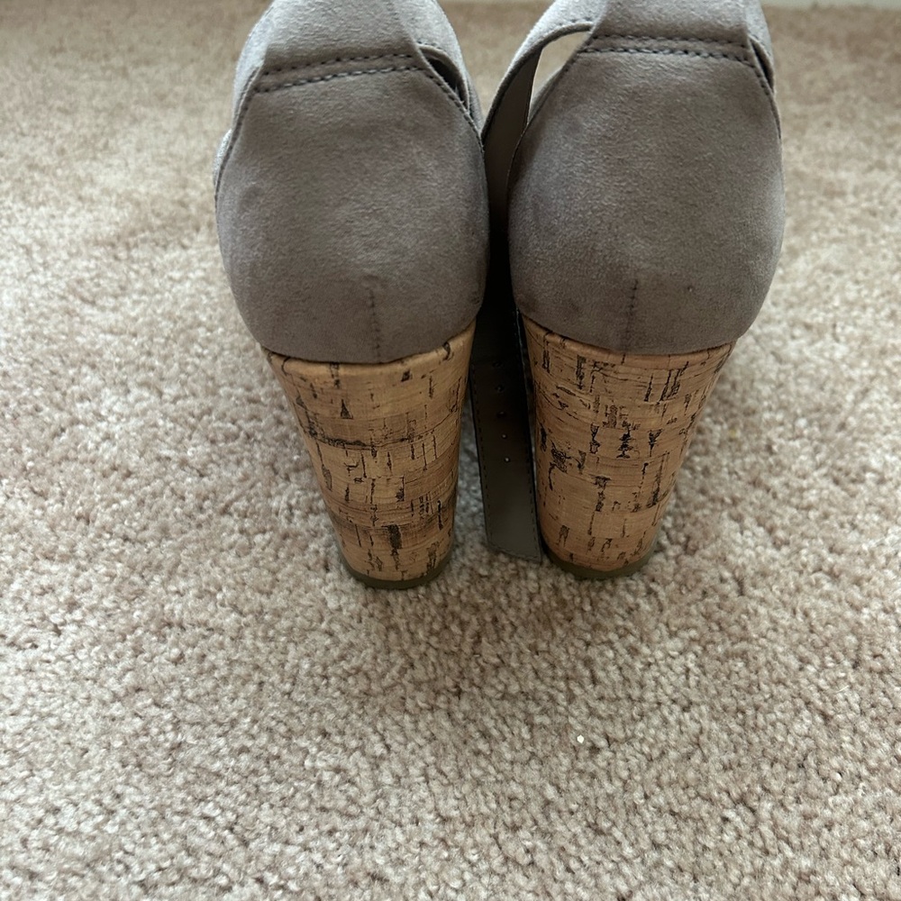 Big Buddha Gray Wedge Sandals - Picture 4 of 5